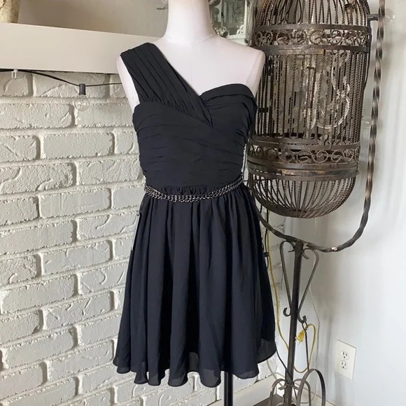express one shoulder black dress Asymmetrical Off The Shoulder Cutout Maxi Sheath Dress